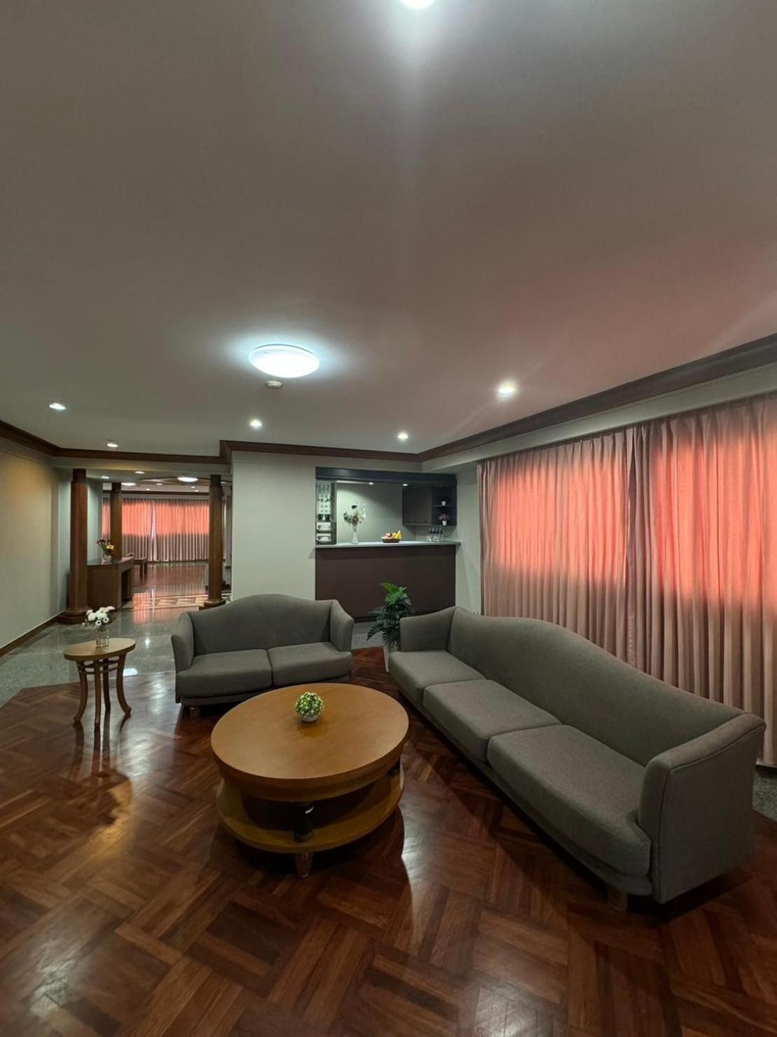United Tower Thonglor By Aspira Apartment Банкок Екстериор снимка
