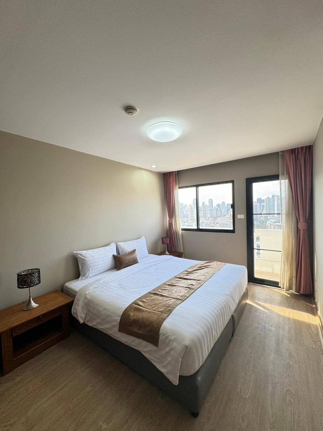 United Tower Thonglor By Aspira Apartment Банкок Екстериор снимка