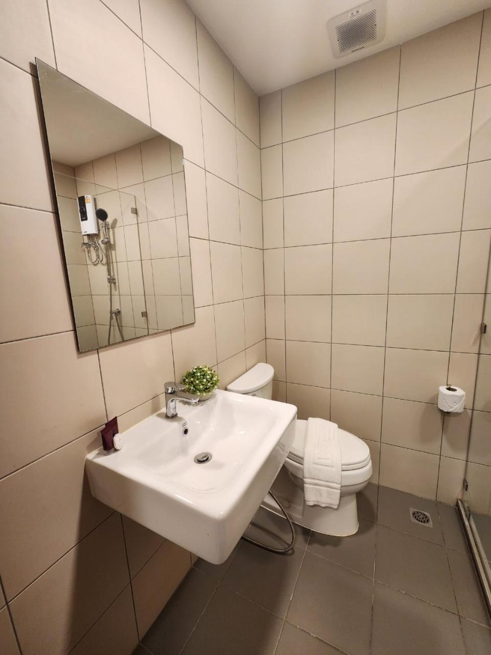 United Tower Thonglor By Aspira Apartment Банкок Екстериор снимка